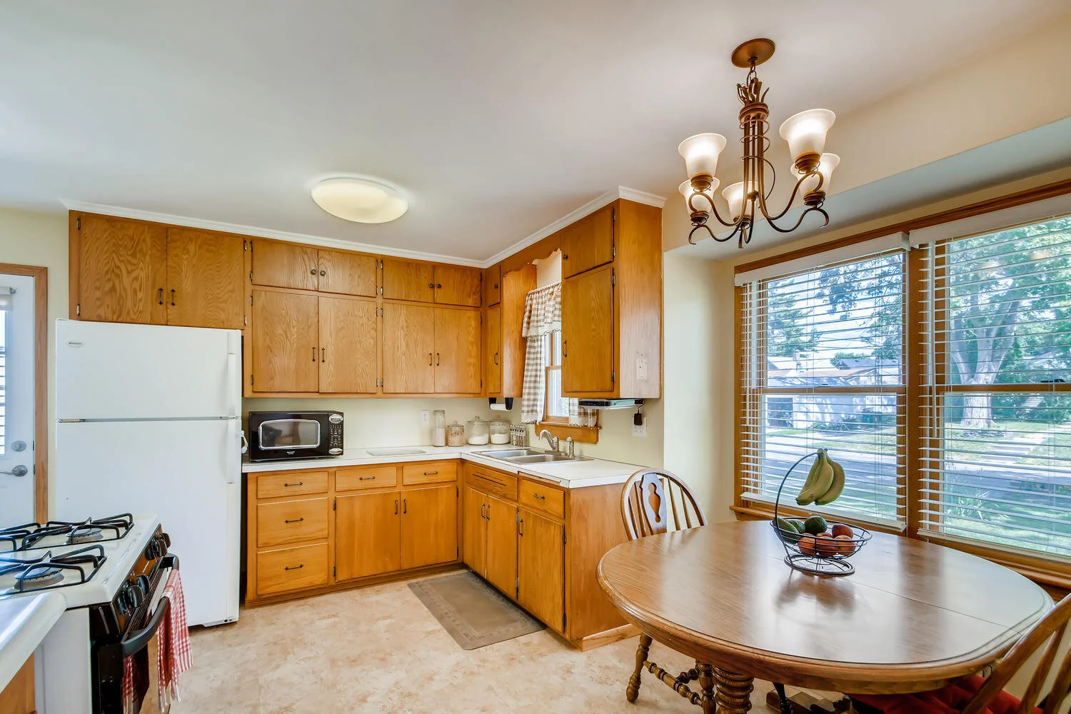 3413 27th Ave Minneapolis MN-large-007-011-Kitchen-1500x1000-72dpi.jpg