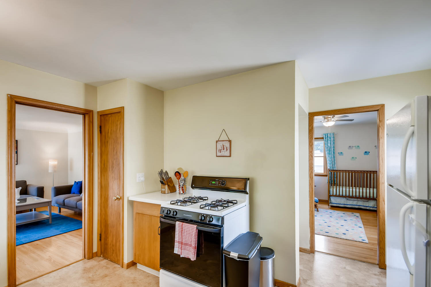 3413 27th Ave Minneapolis MN-large-009-008-Kitchen-1500x1000-72dpi.jpg