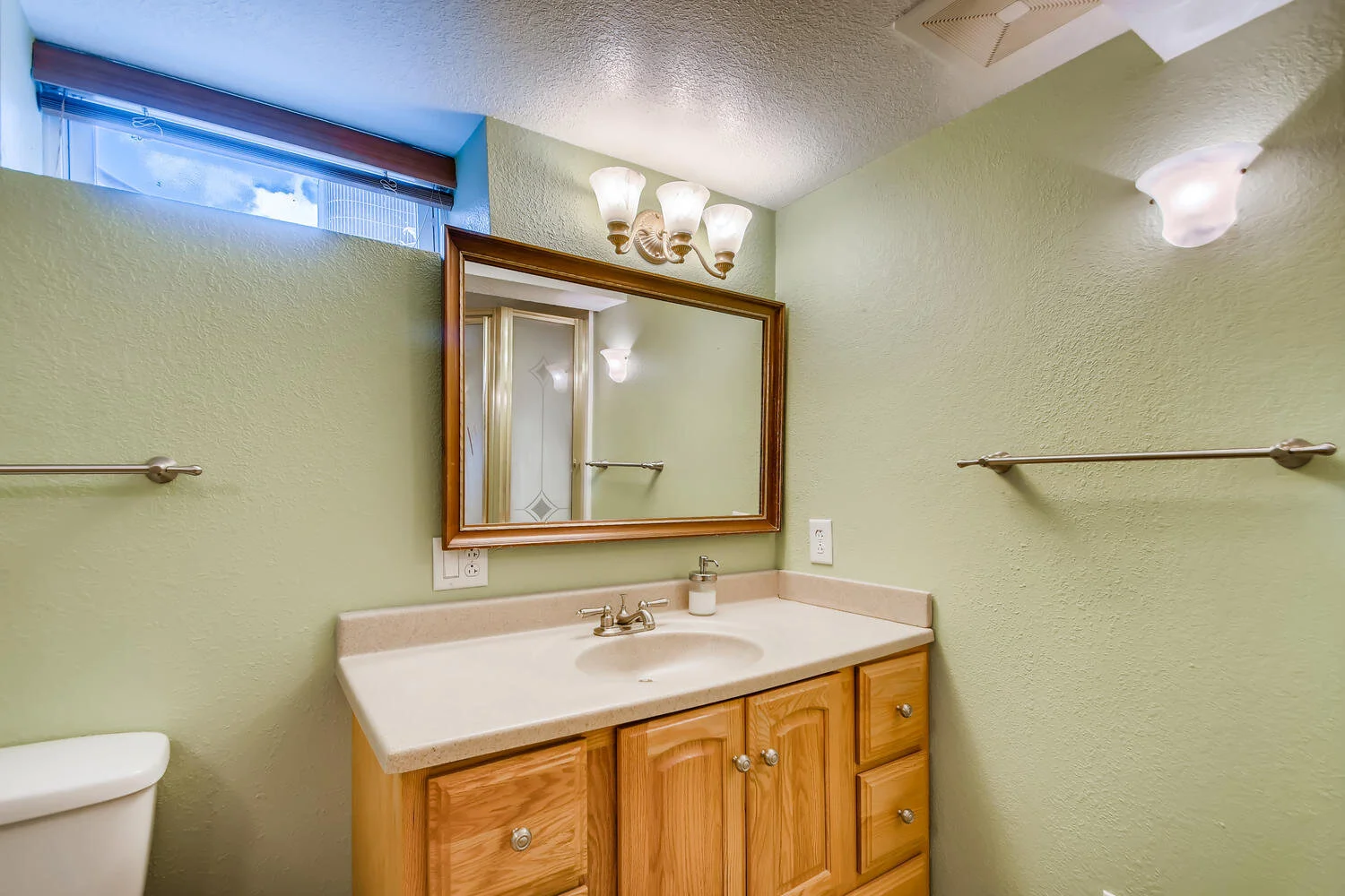 3413 27th Ave Minneapolis MN-large-022-021-Lower Level Bathroom-1500x1000-72dpi.jpg