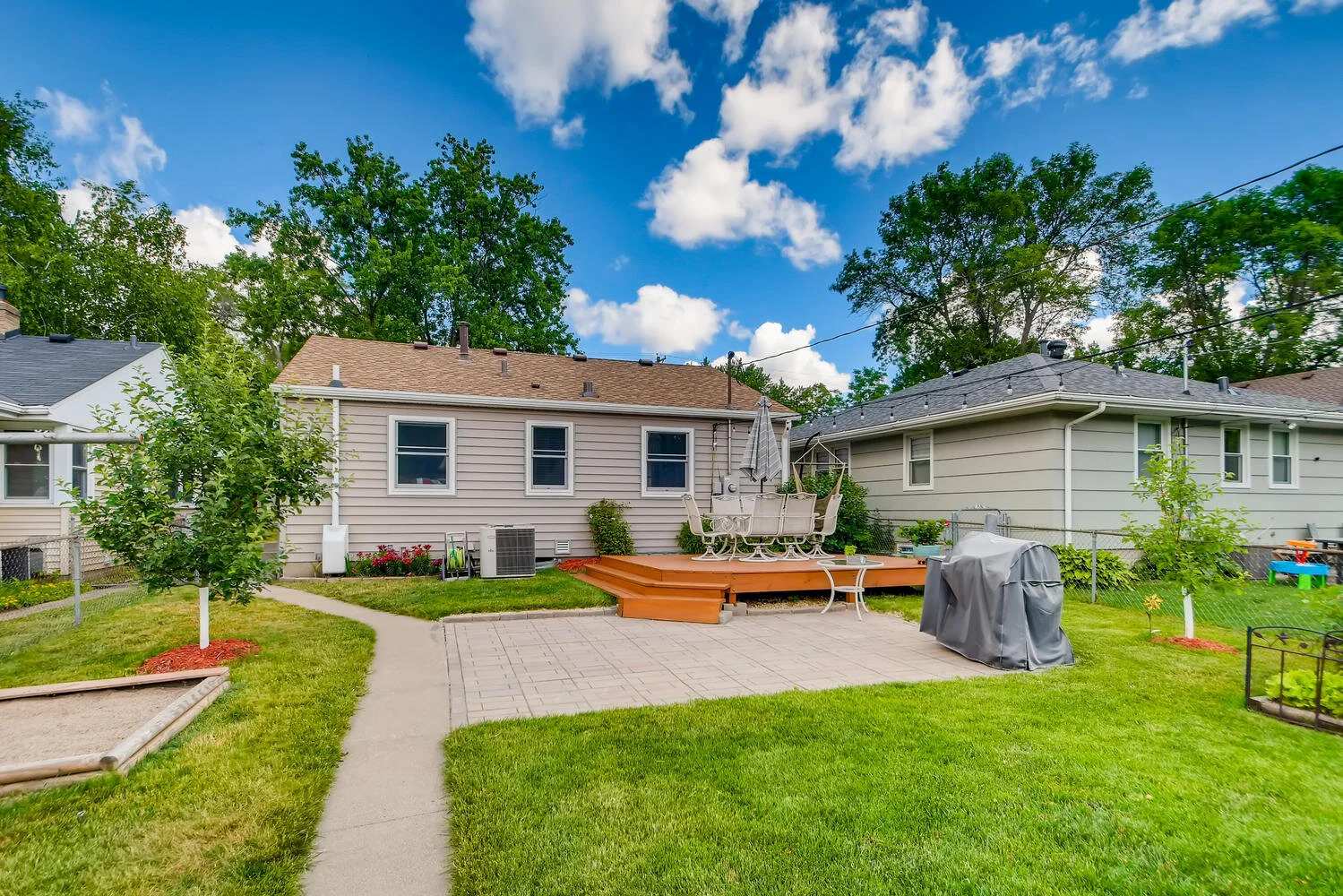 3413 27th Ave Minneapolis MN-large-027-025-Back Yard-1500x1000-72dpi.jpg