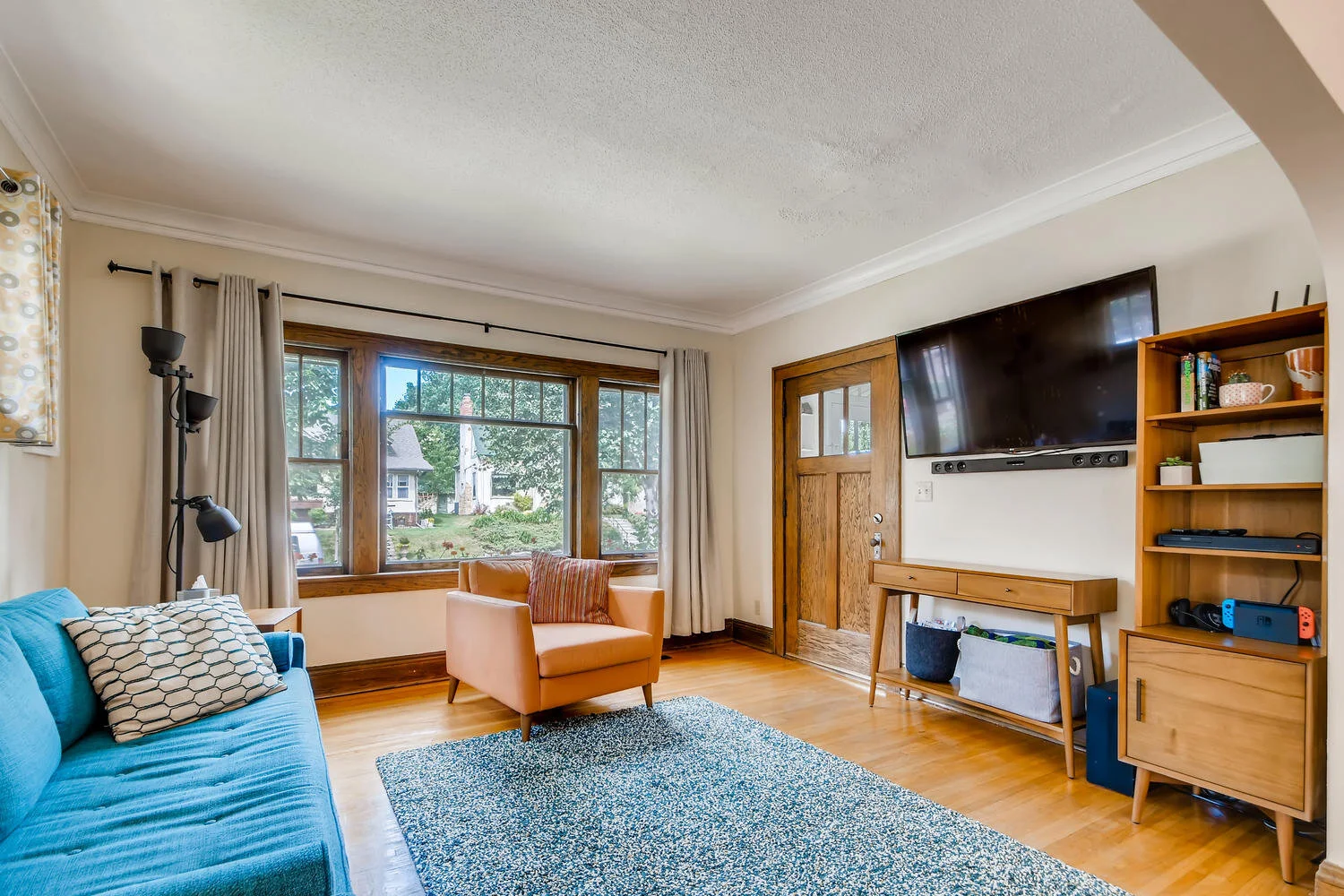 3031 Ulysses St NE Minneapolis-large-008-007-Living Room-1500x1000-72dpi.jpg