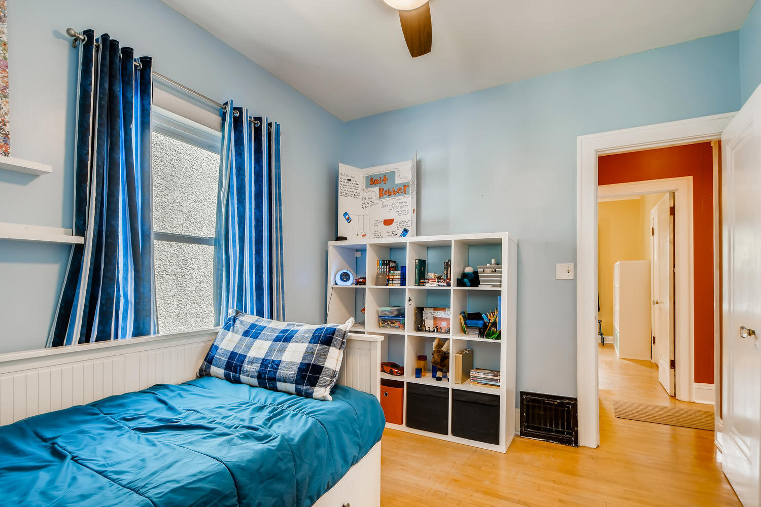 3031 Ulysses St NE Minneapolis-large-018-025-Bedroom-1500x1000-72dpi.jpg