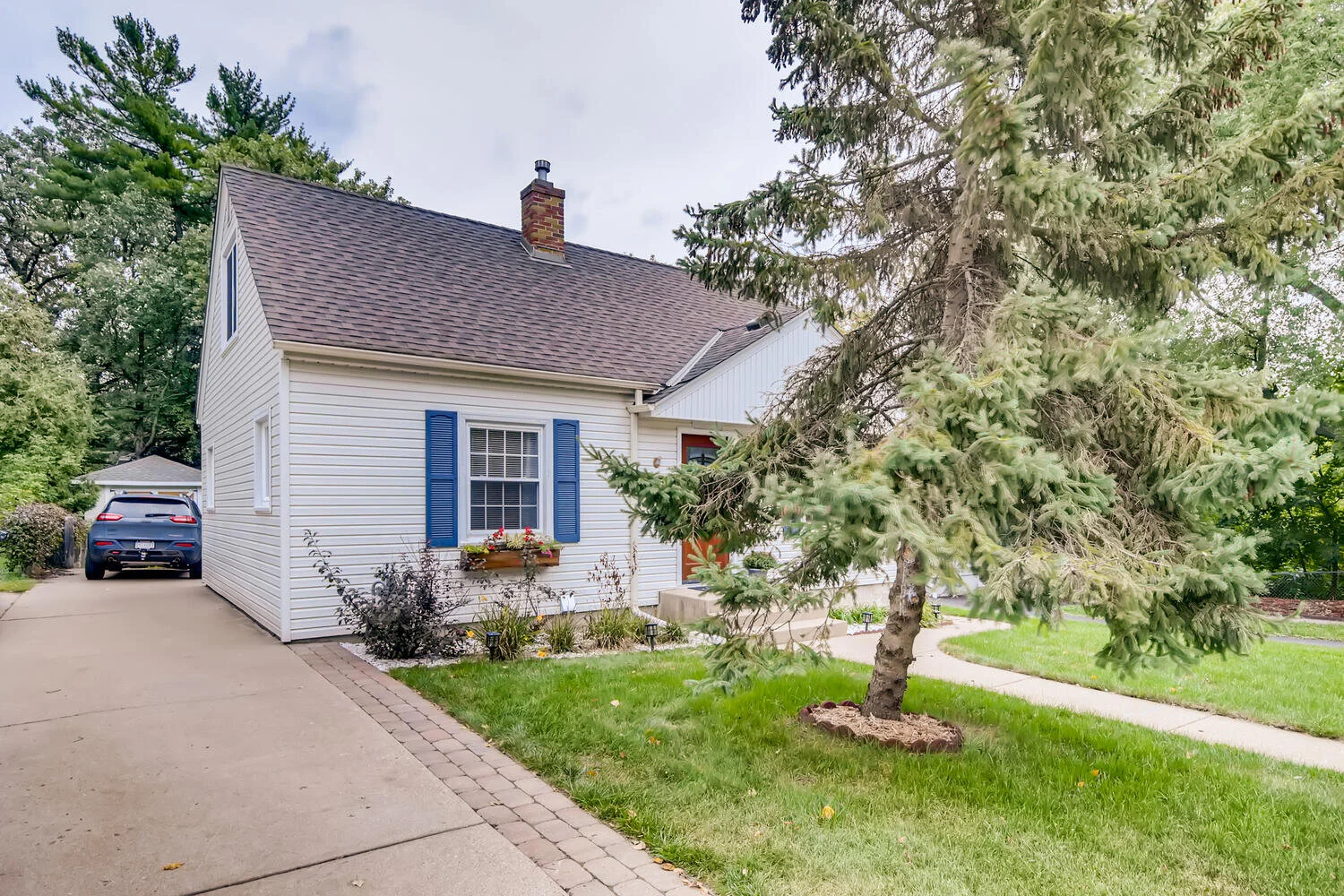 5329 Xerxes Ave S Minneapolis-large-001-016-Exterior Front-1500x1000-72dpi.jpg