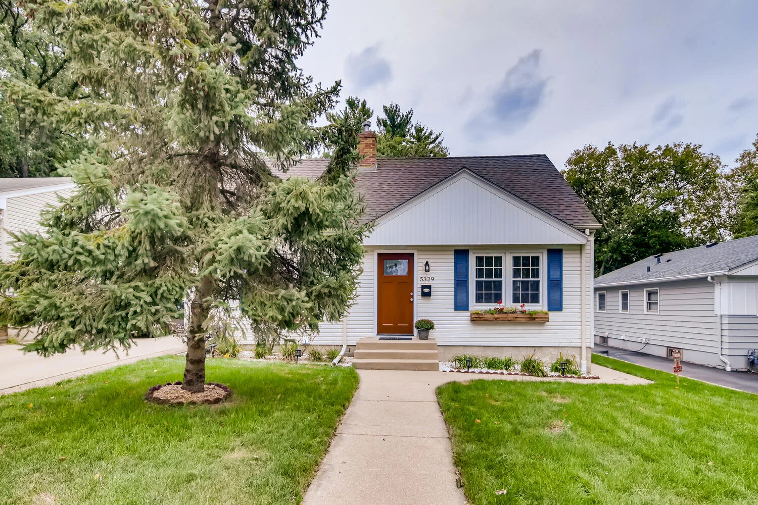 5329 Xerxes Ave S Minneapolis-large-002-002-Exterior Front-1500x1000-72dpi.jpg