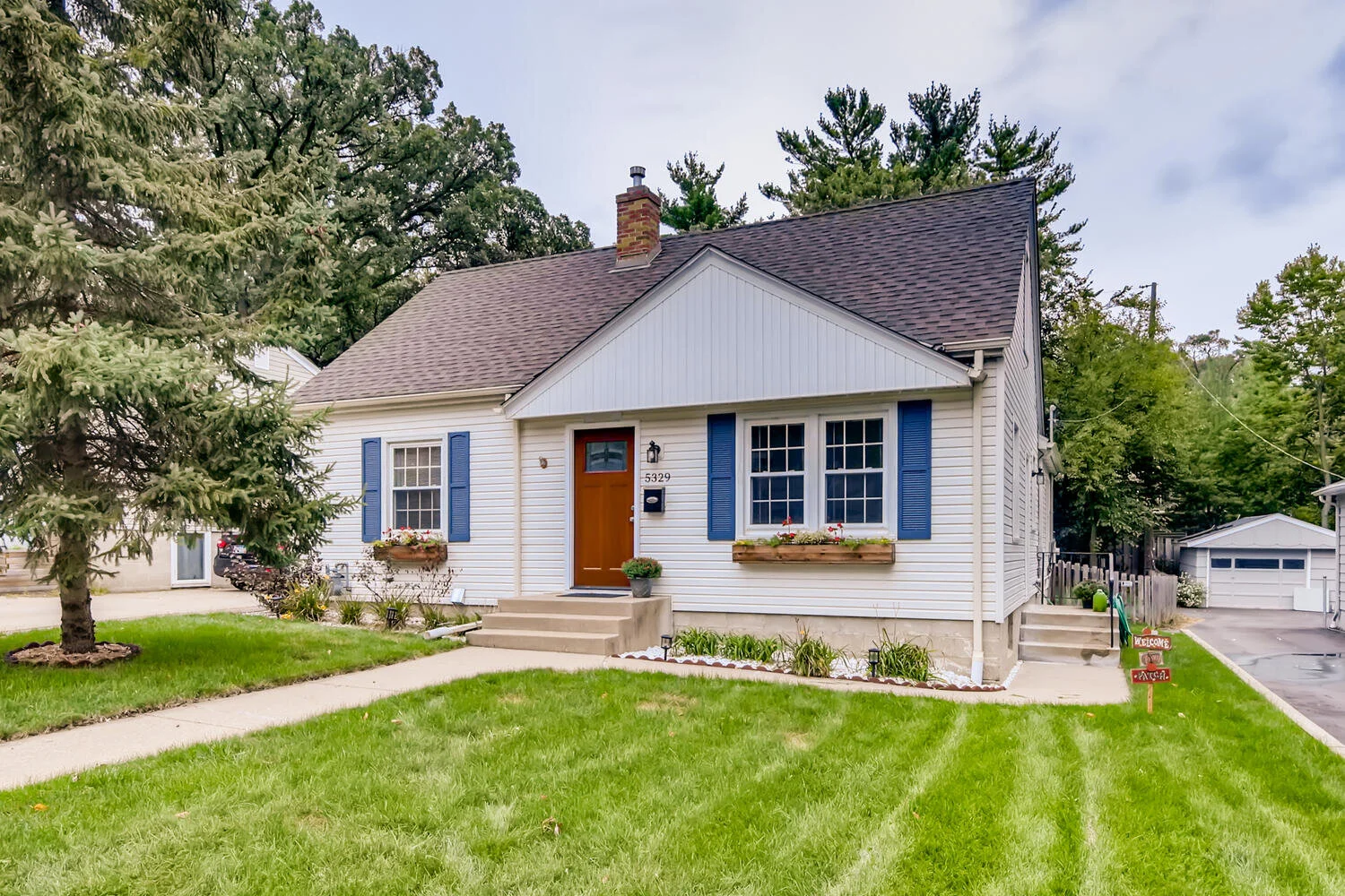 5329 Xerxes Ave S Minneapolis-large-003-001-Exterior Front-1500x1000-72dpi.jpg