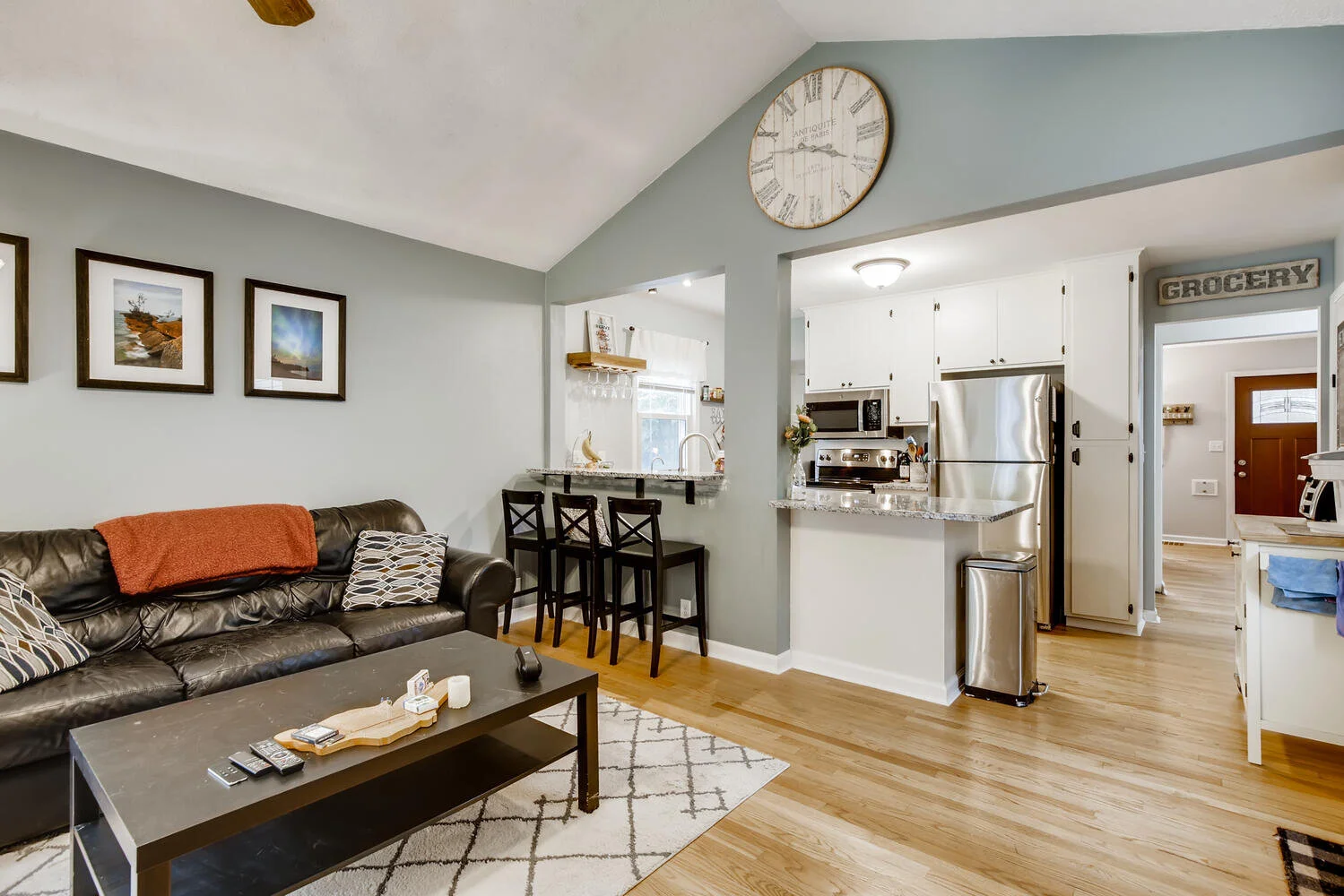 5329 Xerxes Ave S Minneapolis-large-006-003-Living Room-1500x1000-72dpi.jpg