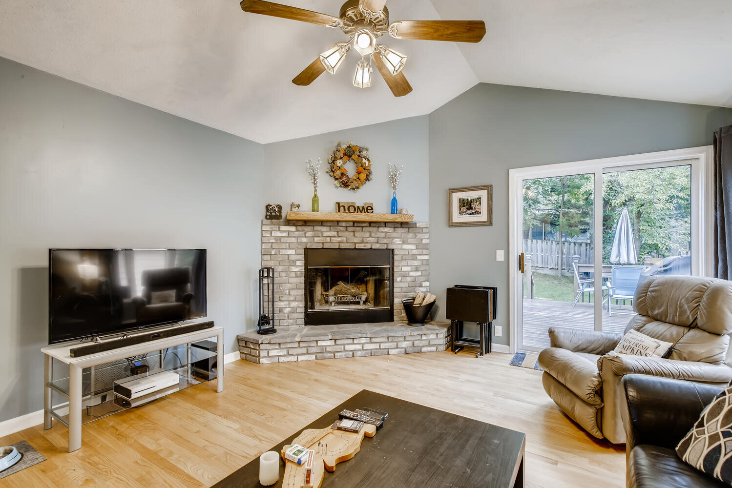 5329 Xerxes Ave S Minneapolis-large-007-005-Living Room-1500x1000-72dpi.jpg