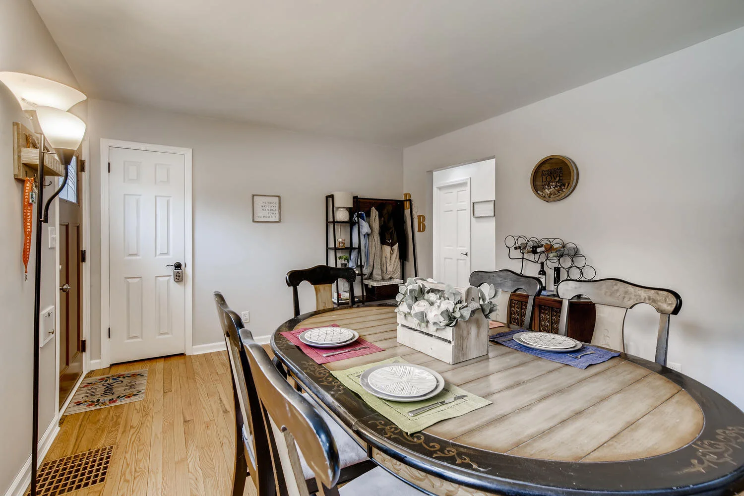 5329 Xerxes Ave S Minneapolis-large-011-011-Dining Room-1500x1000-72dpi.jpg