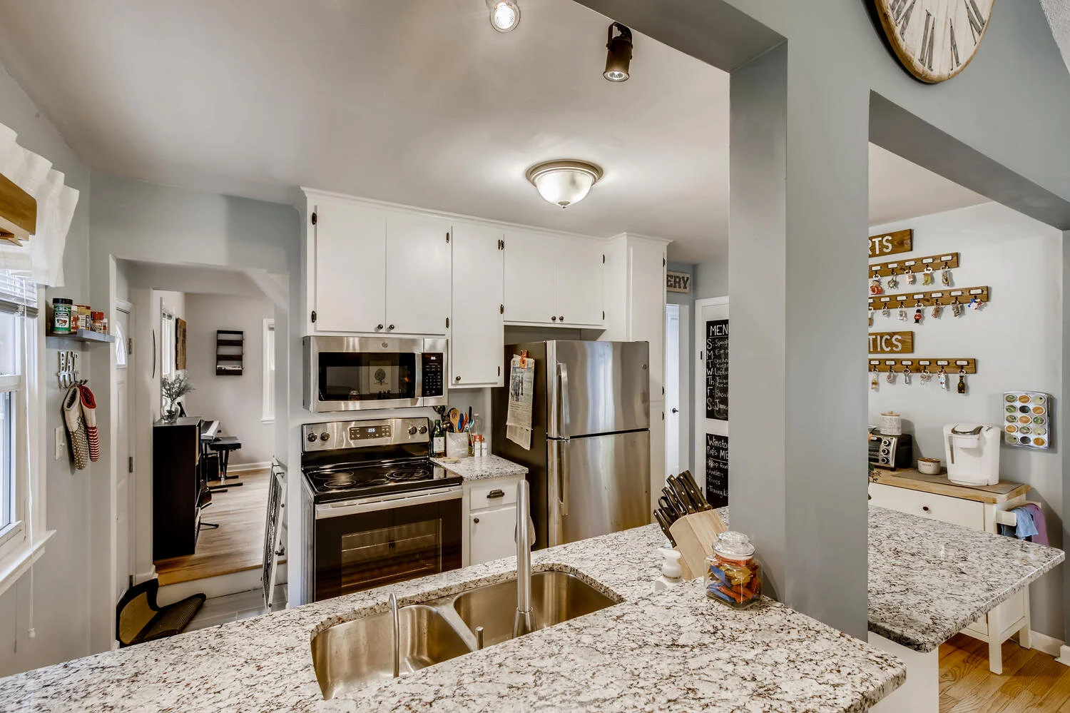 5329 Xerxes Ave S Minneapolis-large-014-007-Kitchen-1500x999-72dpi.jpg