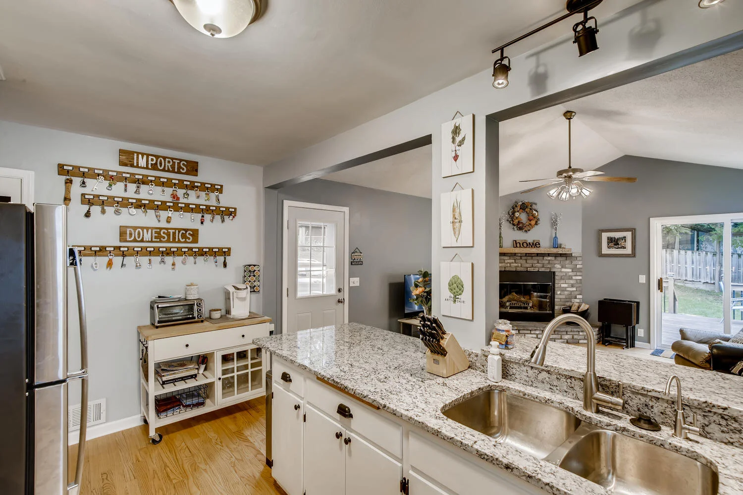 5329 Xerxes Ave S Minneapolis-large-015-012-Kitchen-1500x1000-72dpi.jpg