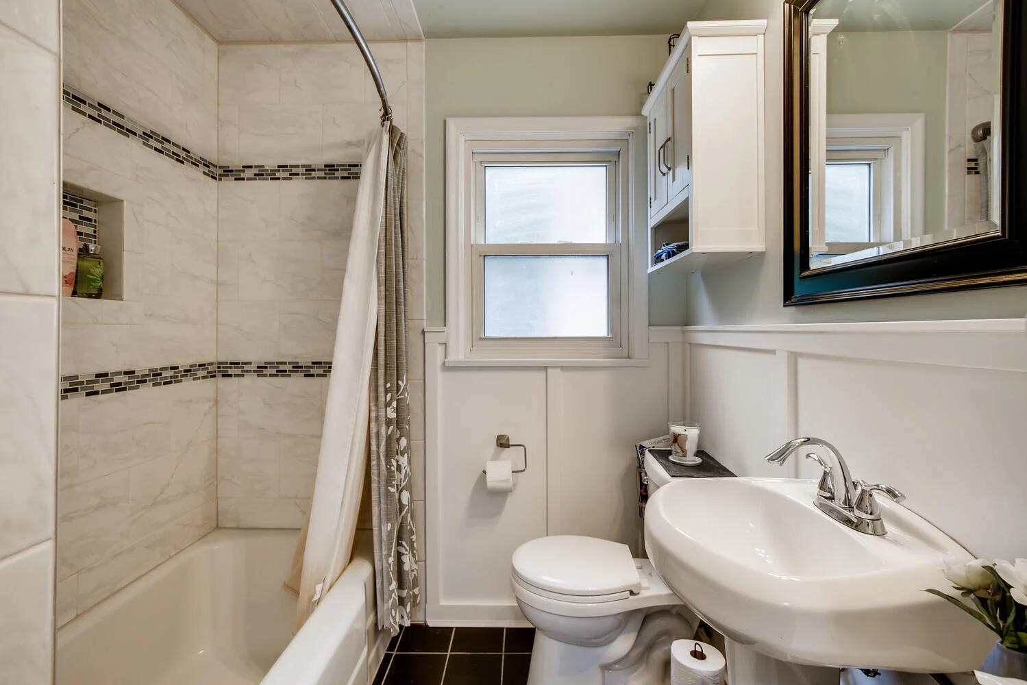 5329 Xerxes Ave S Minneapolis-large-019-020-Bathroom-1500x1000-72dpi.jpg