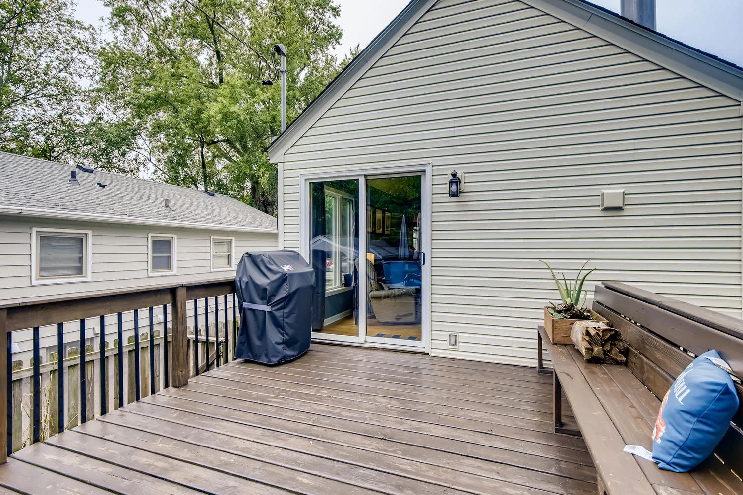 5329 Xerxes Ave S Minneapolis-large-024-025-Deck-1499x1000-72dpi.jpg