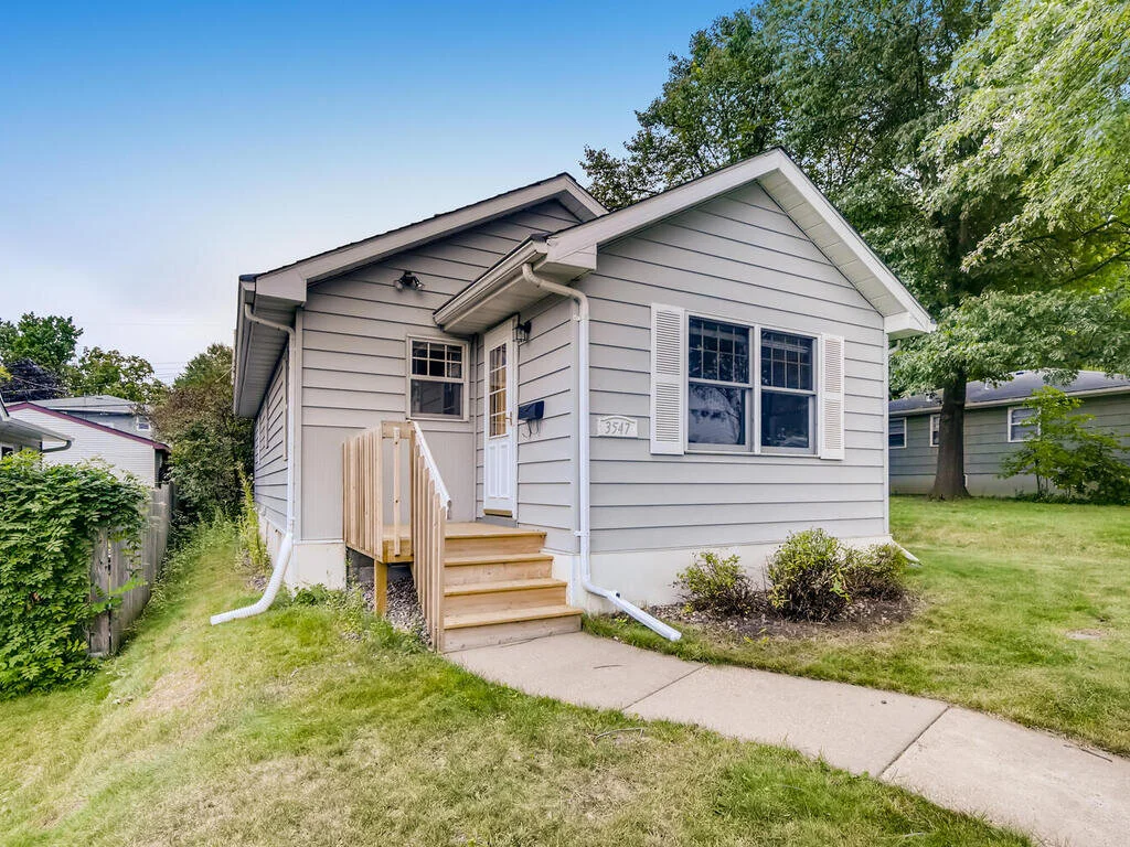 3547 Pierce St NE Minneapolis-001-002-Exterior Front-MLS_Size.jpg