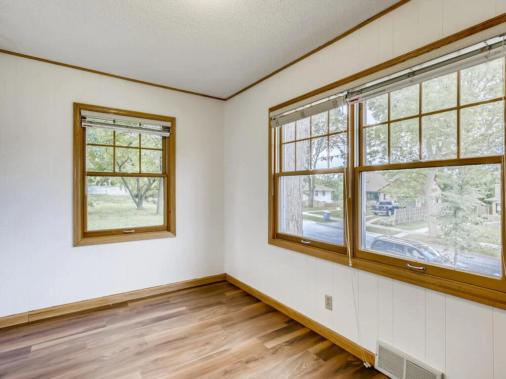 3547 Pierce St NE Minneapolis-025-025-Porch-MLS_Size.jpg