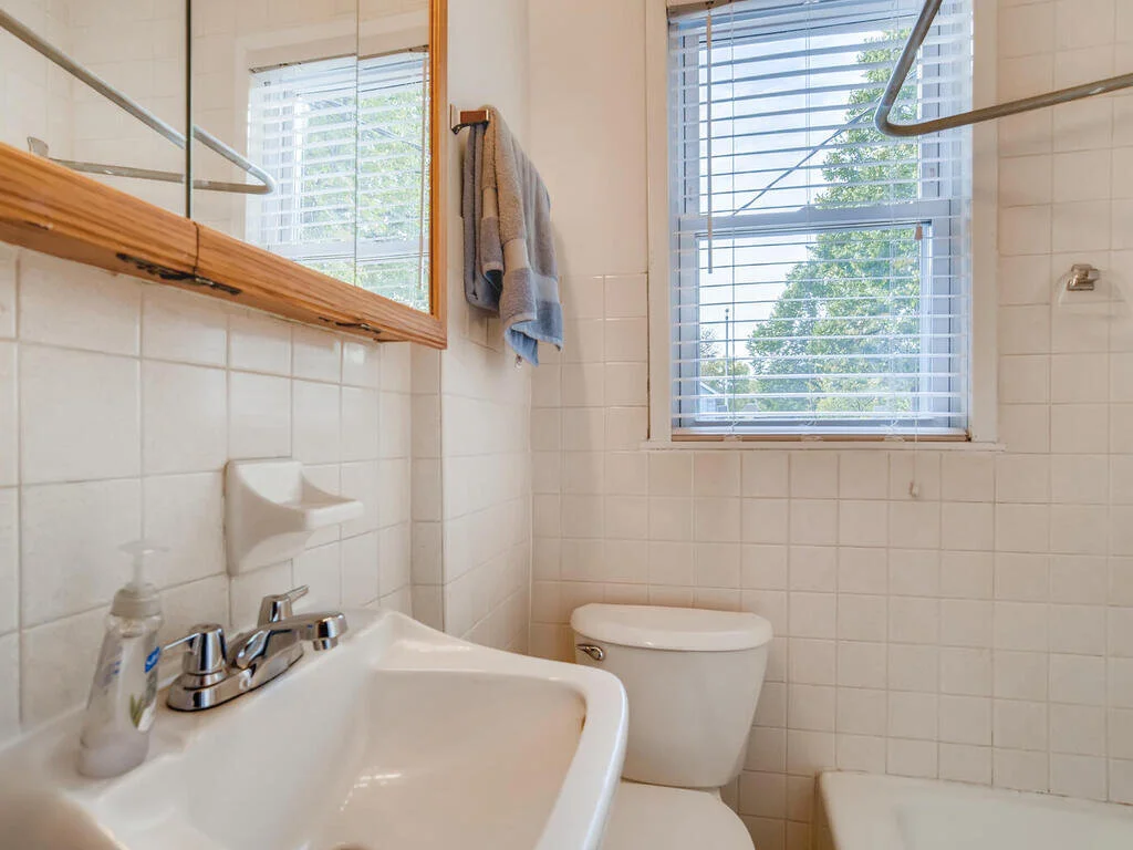 1626 Madison St NE Minneapolis-019-019-Bathroom-MLS_Size.jpg
