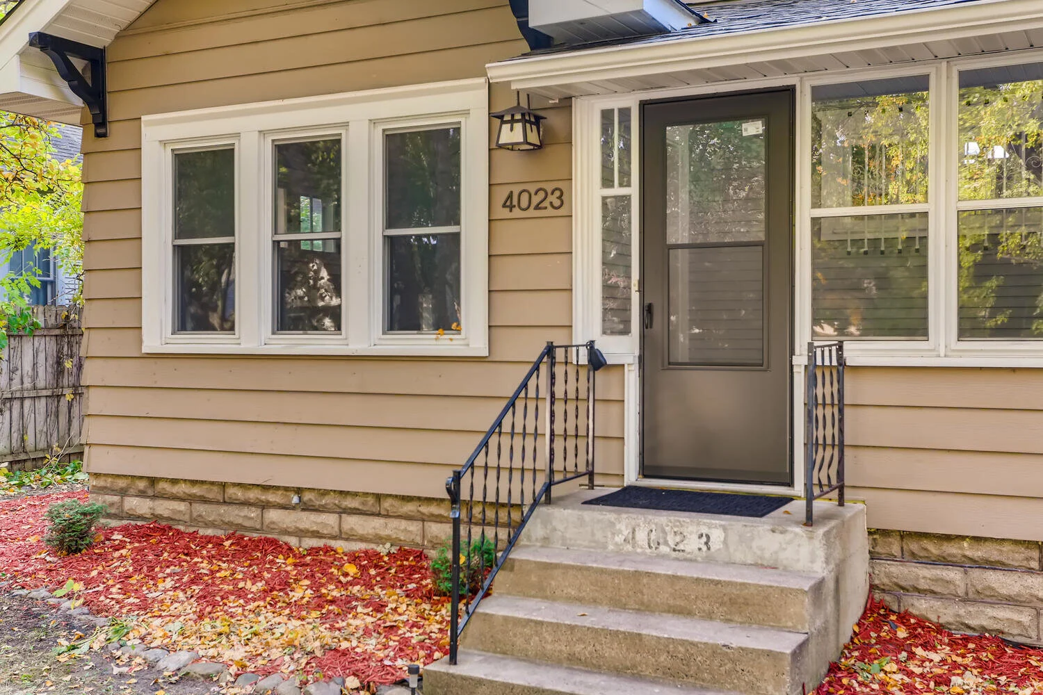 4023 Sheridan Ave N-large-003-005-Exterior Front Entry-1500x1000-72dpi.jpg