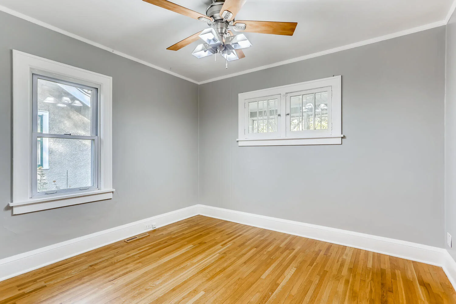 4023 Sheridan Ave N-large-014-012-Bedroom-1500x1000-72dpi.jpg