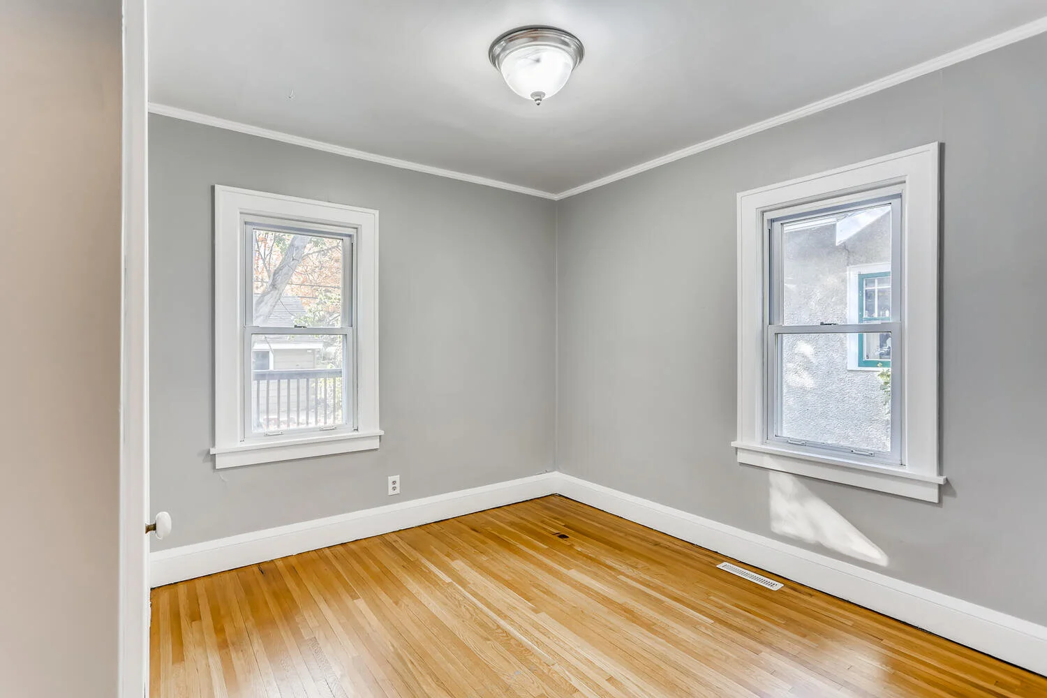 4023 Sheridan Ave N-large-015-019-Bedroom-1500x1000-72dpi.jpg