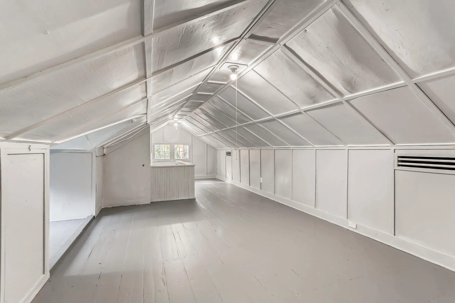 4023 Sheridan Ave N-large-017-014-2nd Floor Recreation Room-1500x1000-72dpi.jpg