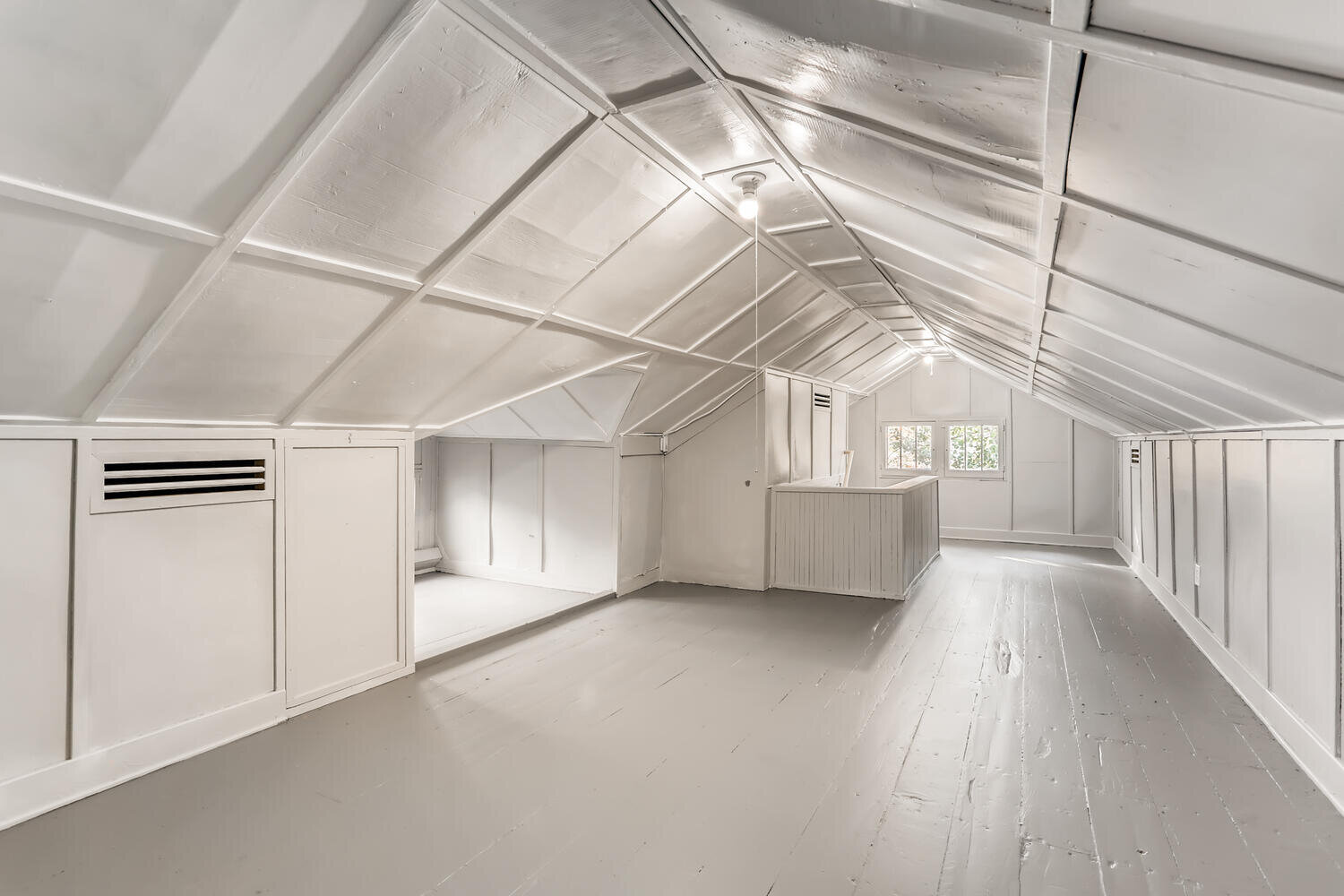 4023 Sheridan Ave N-large-018-017-2nd Floor Recreation Room-1500x1000-72dpi.jpg