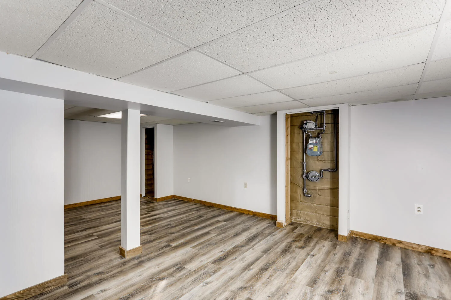 4023 Sheridan Ave N-large-022-022-Lower Level Recreation Room-1500x1000-72dpi.jpg