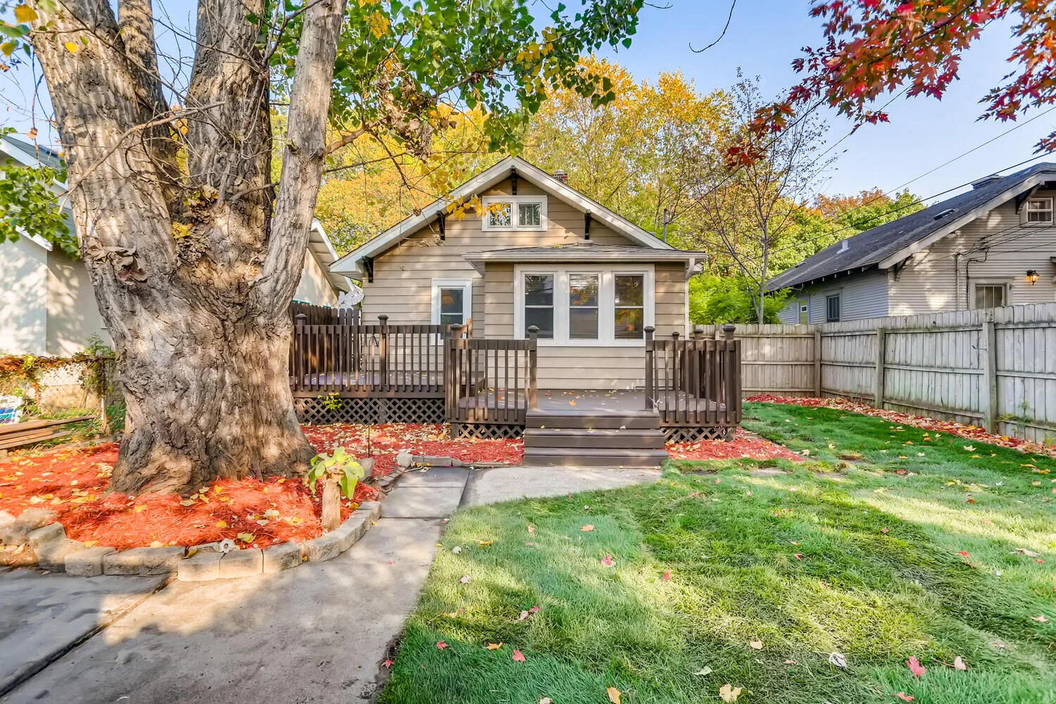 4023 Sheridan Ave N-large-027-027-Exterior Rear-1500x1000-72dpi.jpg