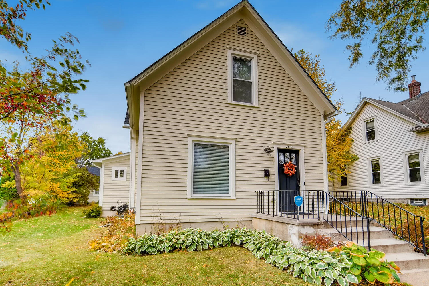 2414 Garfield St NE-large-001-001-Exterior Front-1500x1000-72dpi.jpg