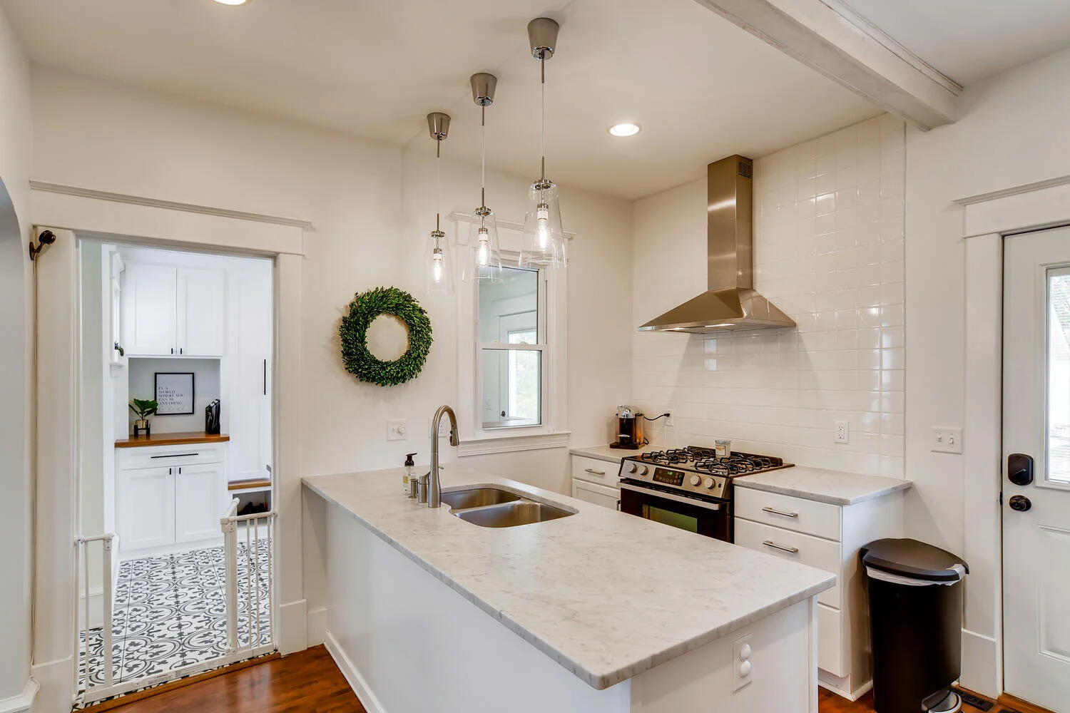 2414 Garfield St NE-large-007-010-Kitchen-1500x1000-72dpi.jpg