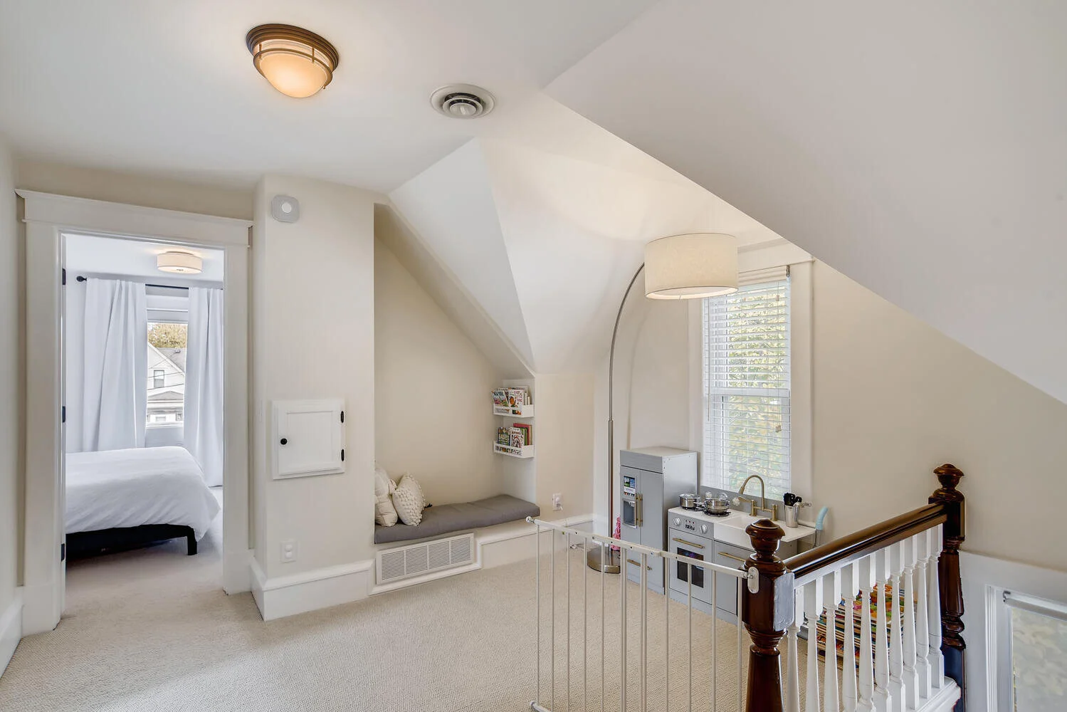 2414 Garfield St NE-large-019-020-2nd Floor Landing-1500x1000-72dpi.jpg
