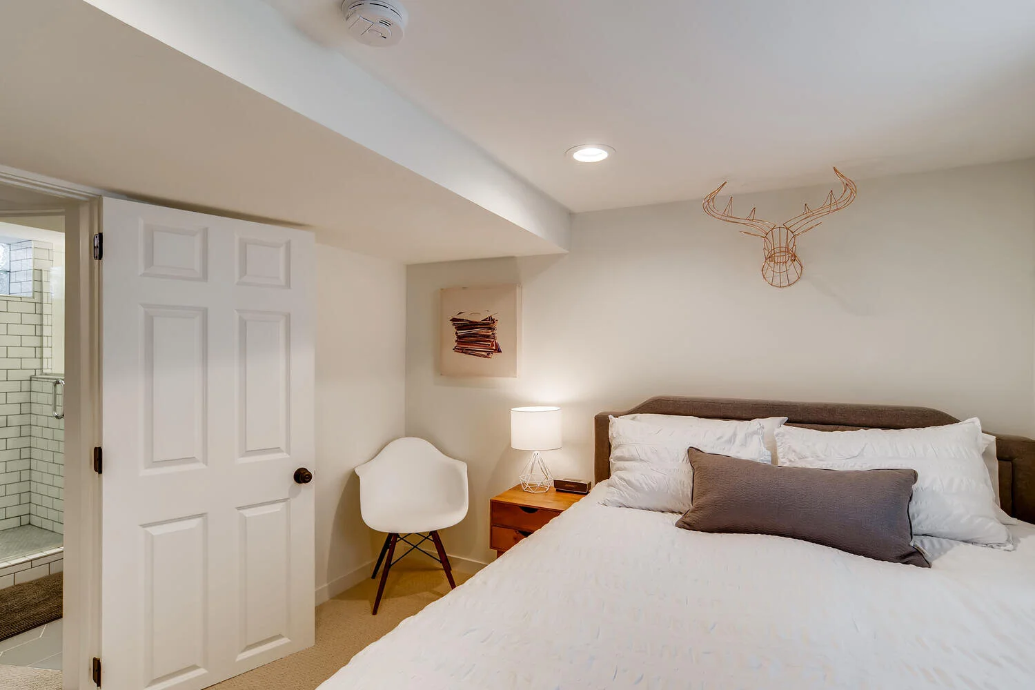2414 Garfield St NE-large-021-018-Lower Level Bedroom-1500x1000-72dpi.jpg