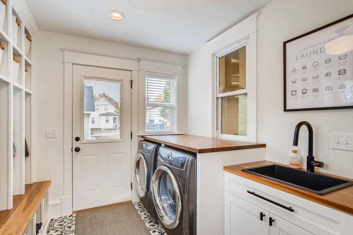 2414 Garfield St NE-large-024-026-Mudroom-1500x1000-72dpi.jpg