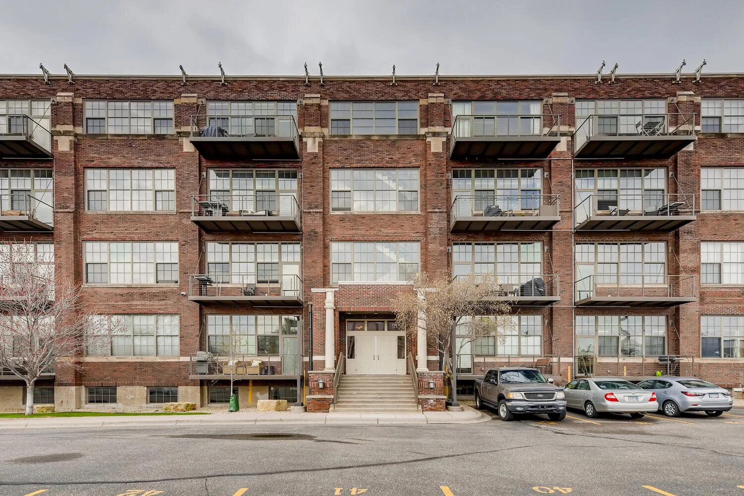 1901 E Hennepin 108-large-001-002-Exterior Front-1500x1000-72dpi.jpg