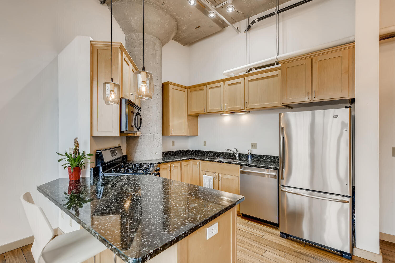 1901 E Hennepin 108-large-014-015-Kitchen-1500x1000-72dpi.jpg