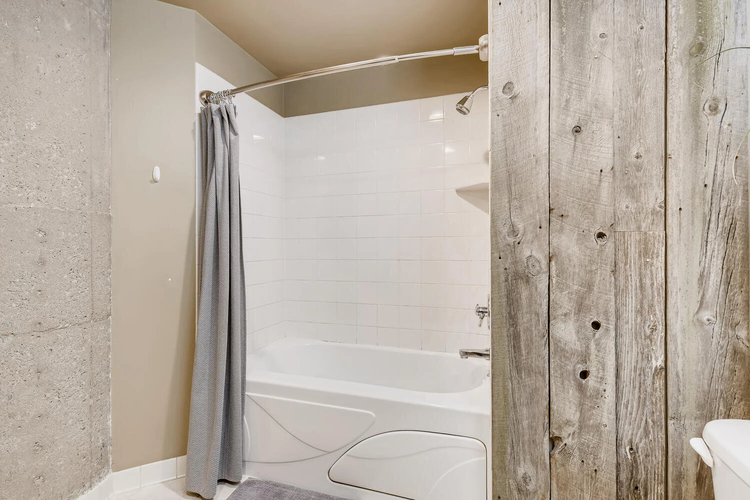 1901 E Hennepin 108-large-021-022-Primary Bathroom-1500x1000-72dpi.jpg