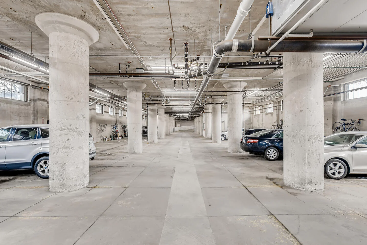 1901 E Hennepin 108-large-024-027-Lower Level Garage-1500x1000-72dpi.jpg
