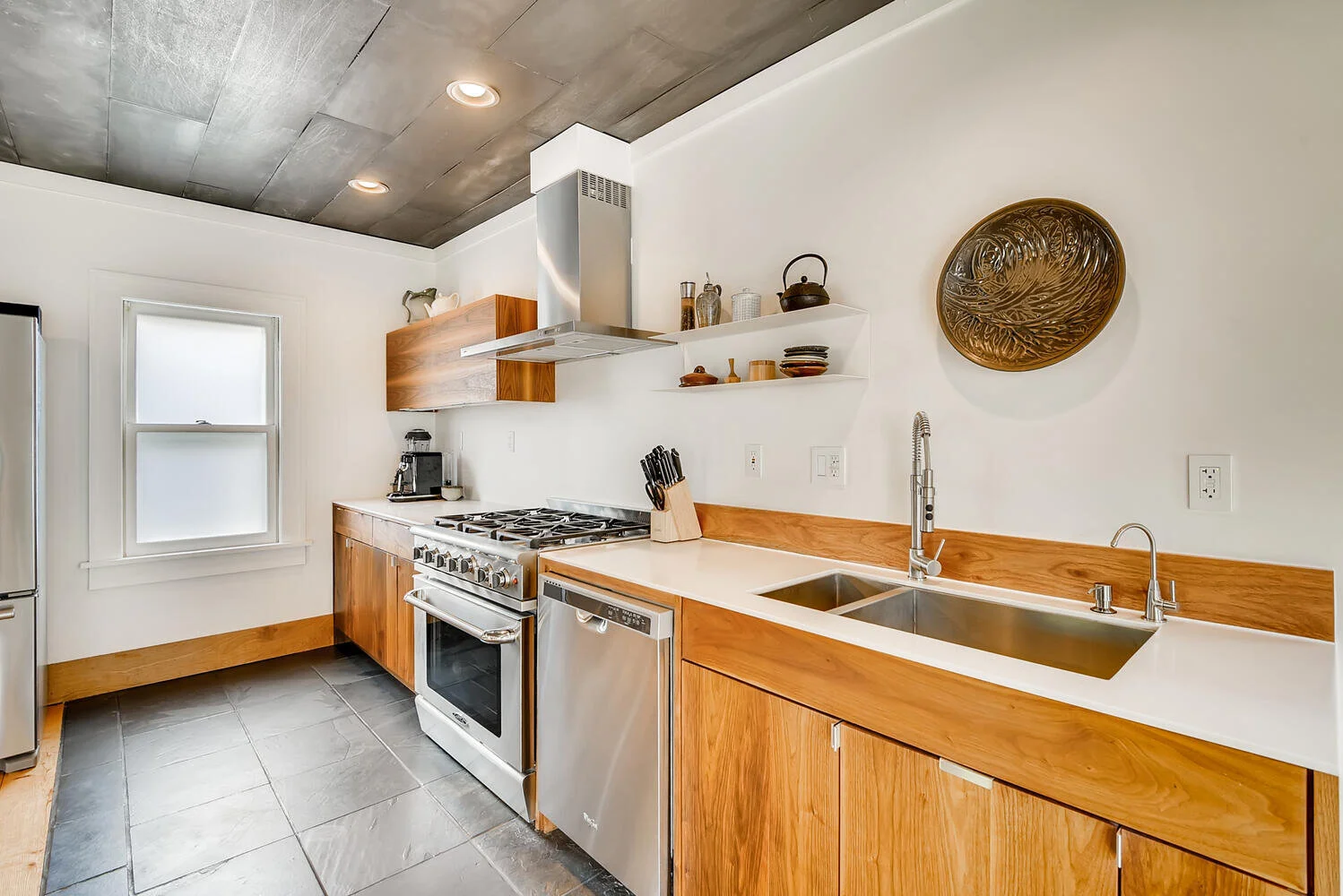 4219 12th Ave S Minneapolis MN-large-009-013-Kitchen-1498x1000-72dpi.jpg