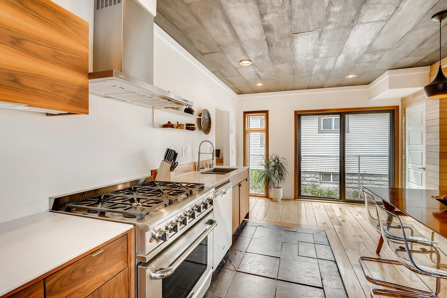 4219 12th Ave S Minneapolis MN-large-011-007-Kitchen-1498x1000-72dpi.jpg