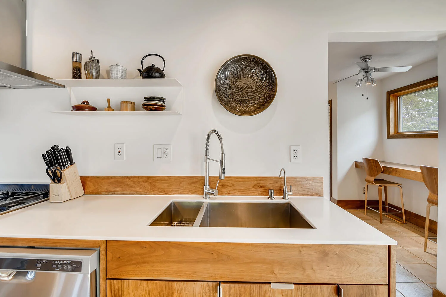 4219 12th Ave S Minneapolis MN-large-012-005-Kitchen-1498x1000-72dpi.jpg