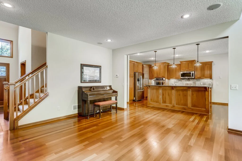 08 Living Room.jpg