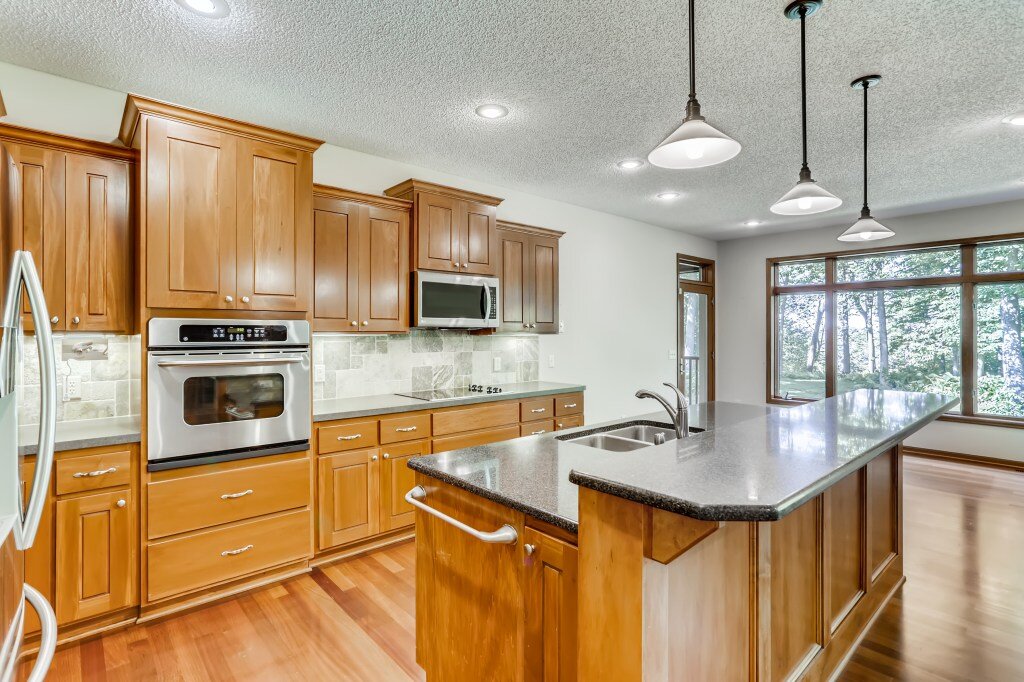 10 Kitchen.jpg