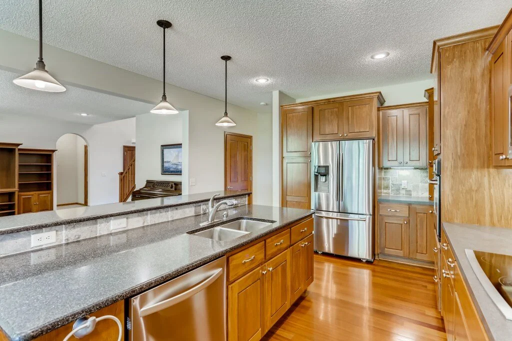 12 Kitchen.jpg