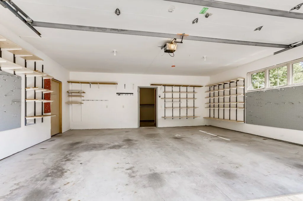 33 Garage.jpg