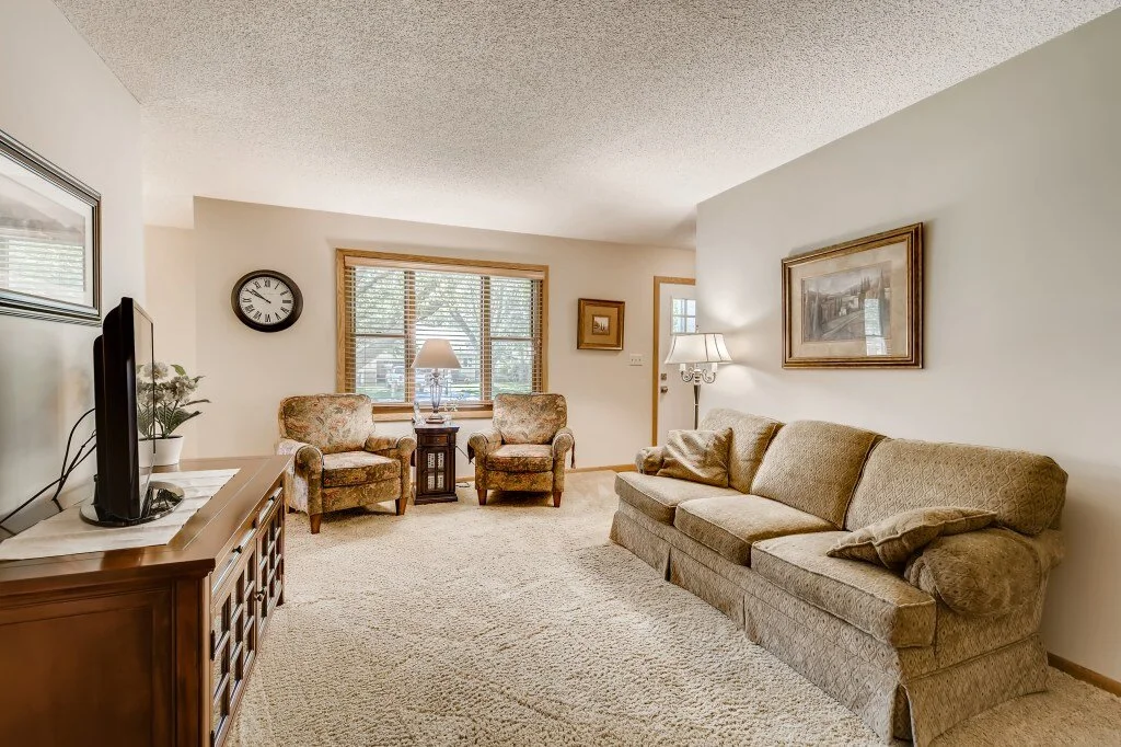 05 Living Room.jpg