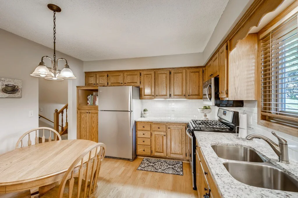 10 Kitchen.jpg