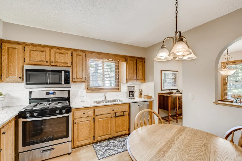 11 Kitchen.jpg