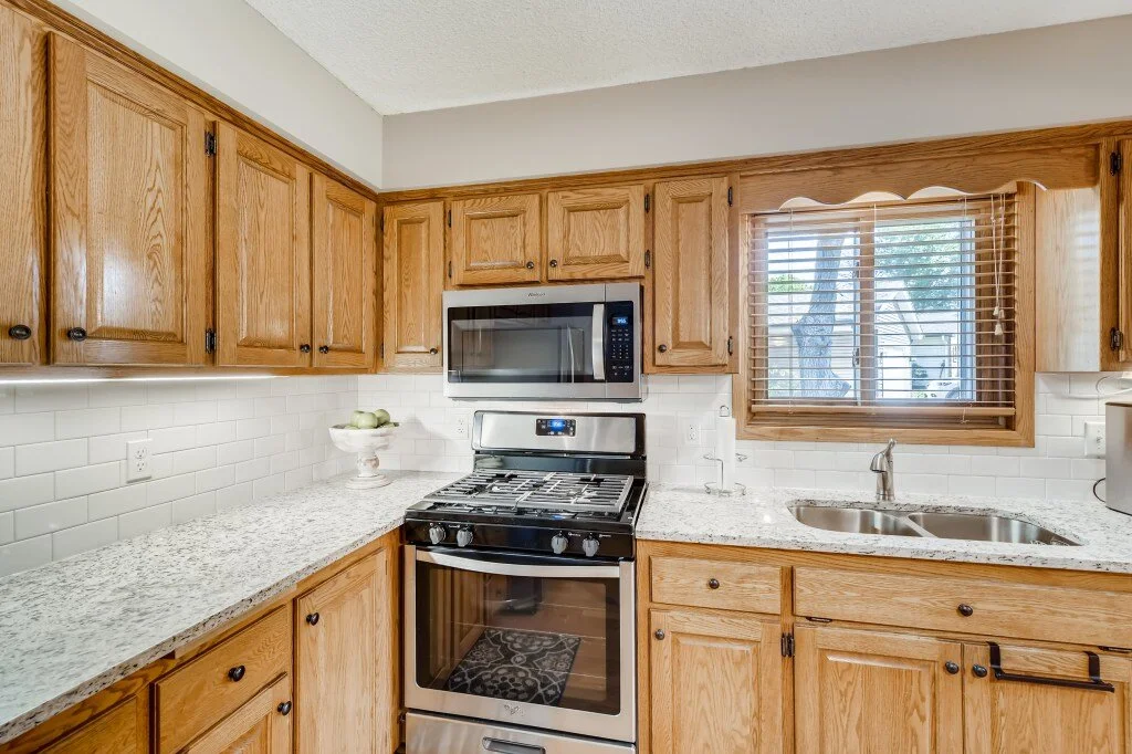 14 Kitchen.jpg