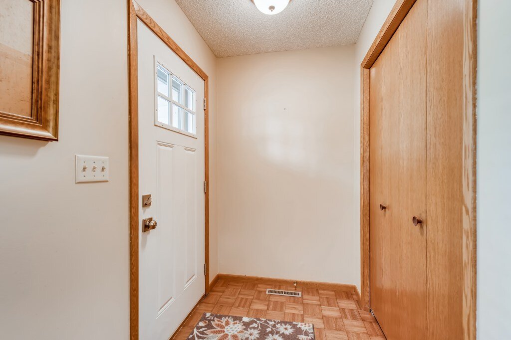 25 Lower Level Foyer.jpg