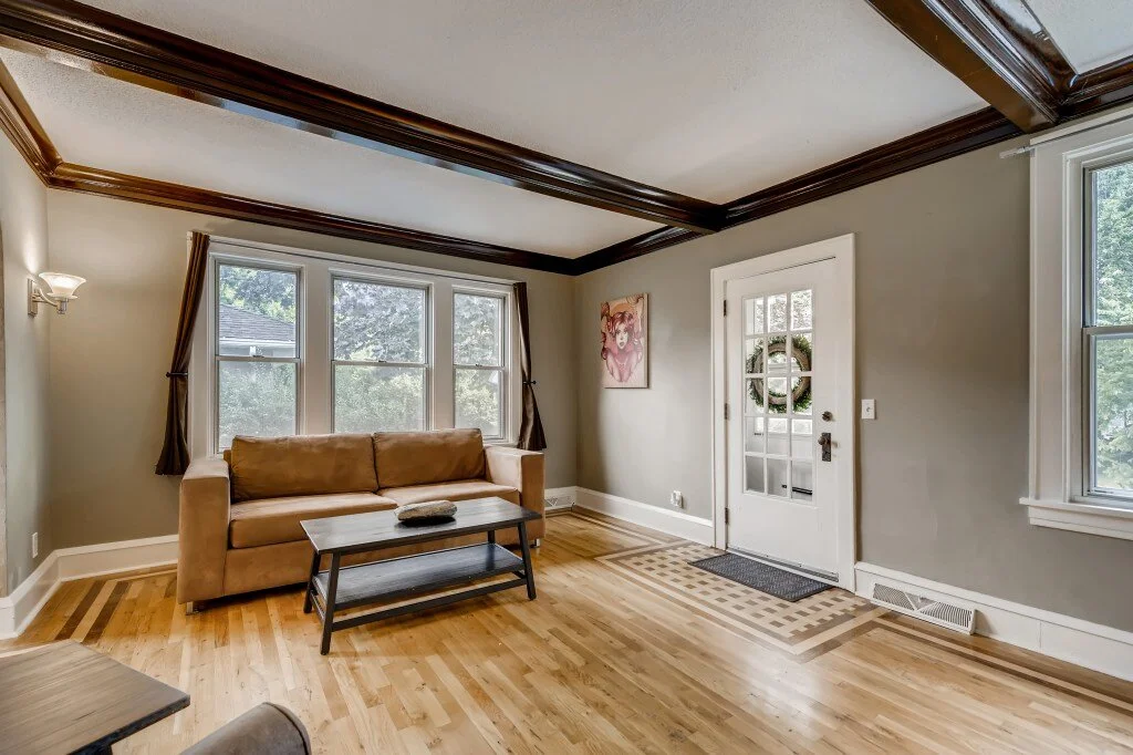 06 Living Room.jpg
