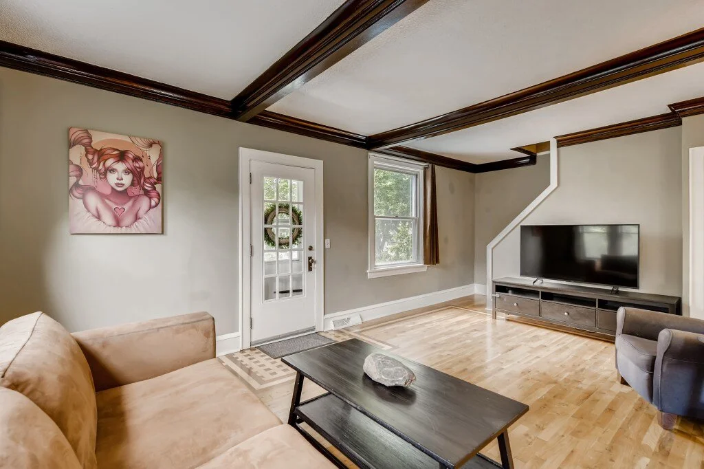 08 Living Room.jpg