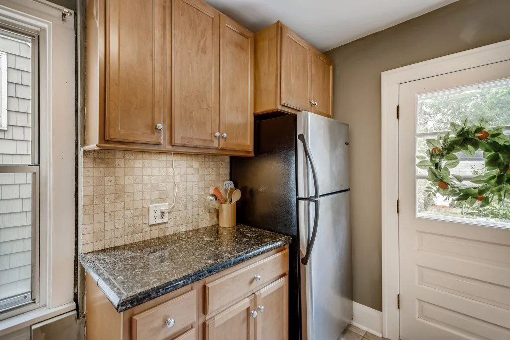 15 Kitchen.jpg